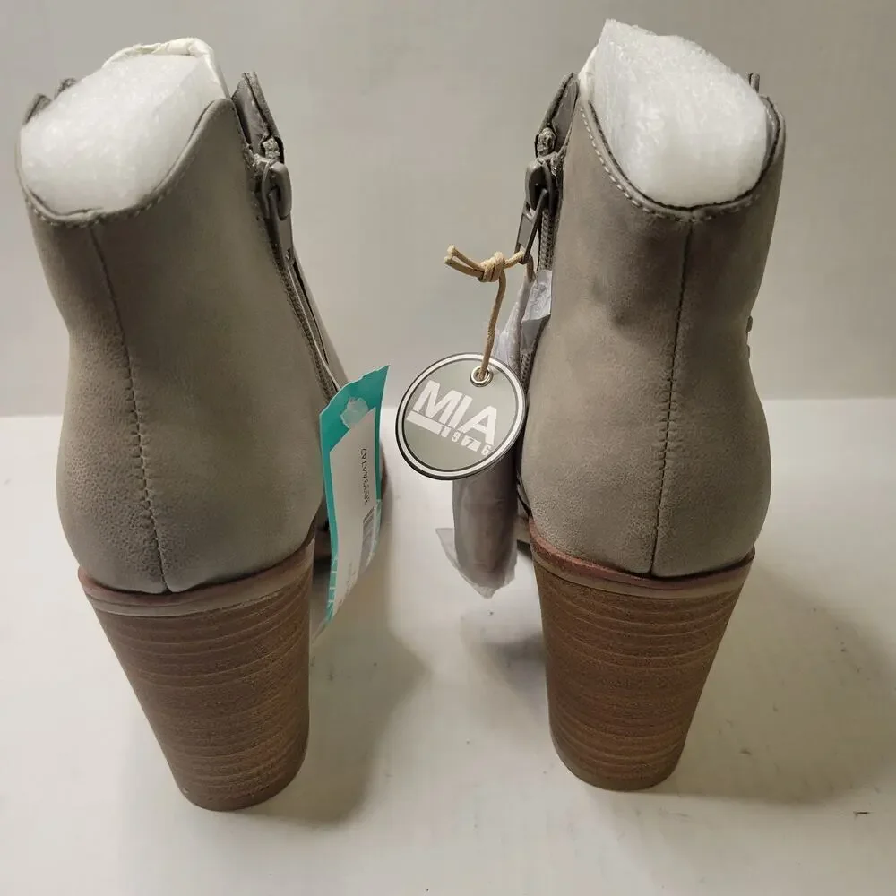 NWT Mia Dusky Grey Western Classic Casual Chunky Heel Bootie Ankle Boots Size 6